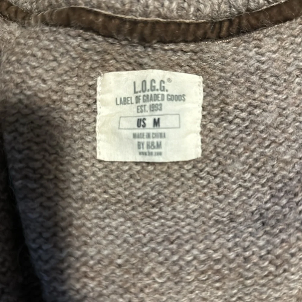 Cardigan - Picture 2 of 2
